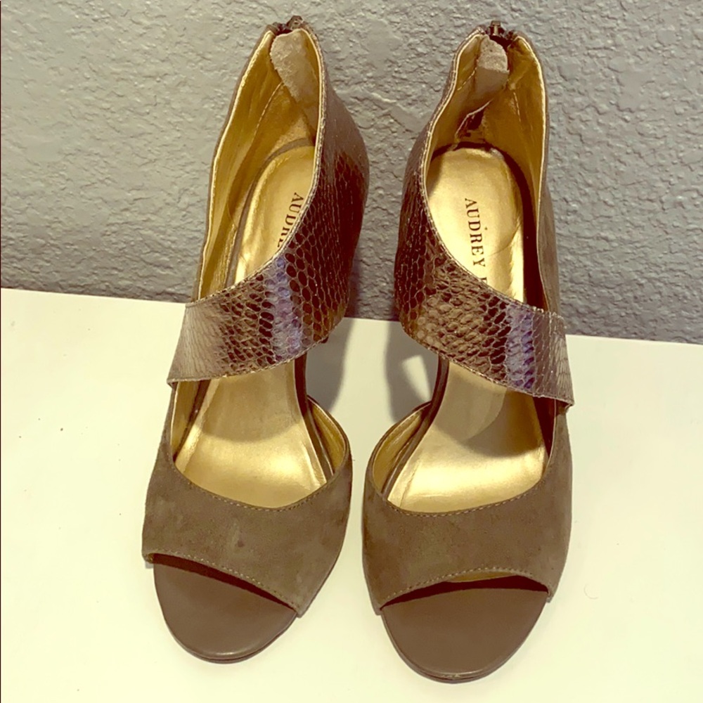 Audrey Brooke Grey Suede Heels